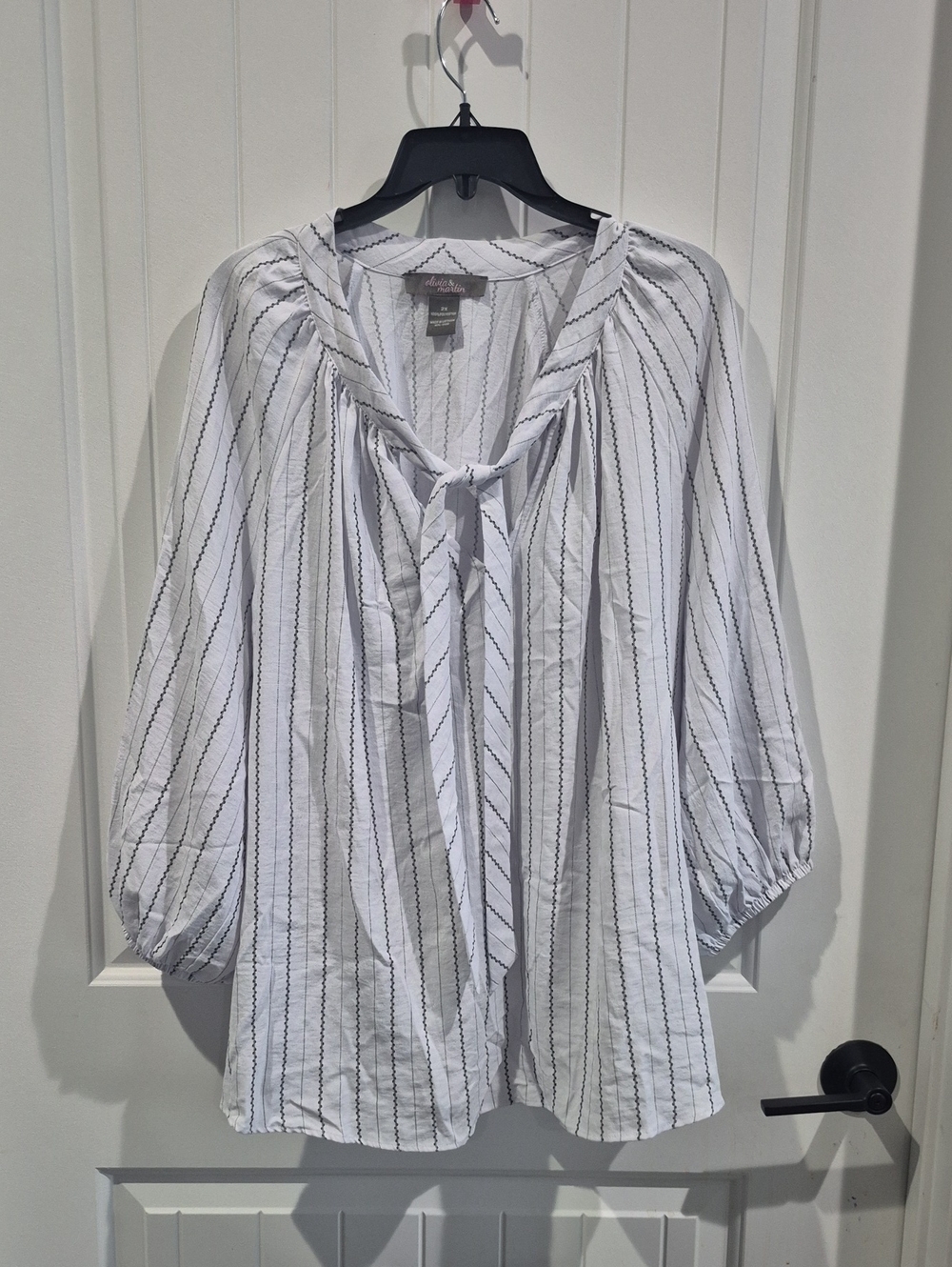 WHITE STYLED Tie-Neck Stripe Blouse